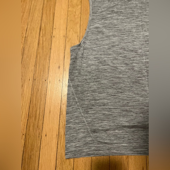 Men’s Medium Lululemon tank top - Picture 2 of 5